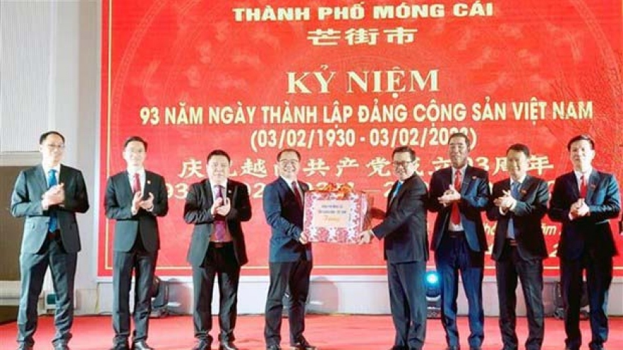 Dongxing delegation visits Mong Cai to attend CPV's 93rd anniversary celebrations